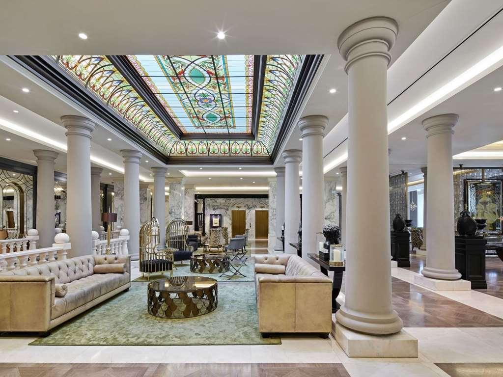 Titanic Gendarmenmarkt Берлин Интериор снимка The lobby of the hotel